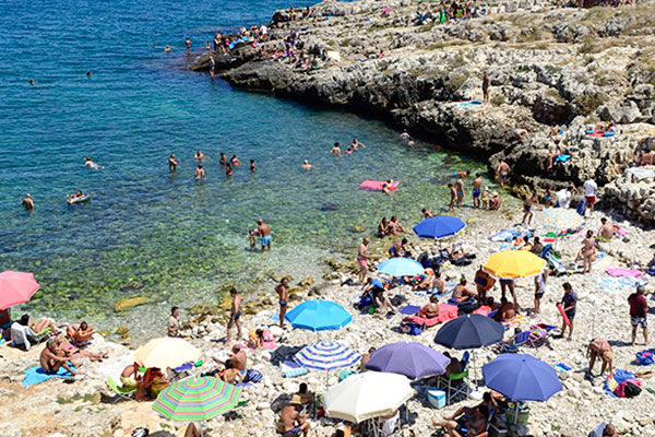 La Spiaggia Di Ponte Dei Lapilli A Polignano A Mare